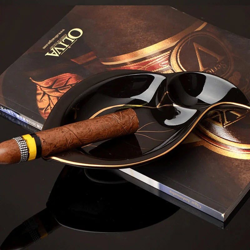 Gạt Tàn Cigar 1 Điều Và Kệ Tẩu Bằng Sứ GT001